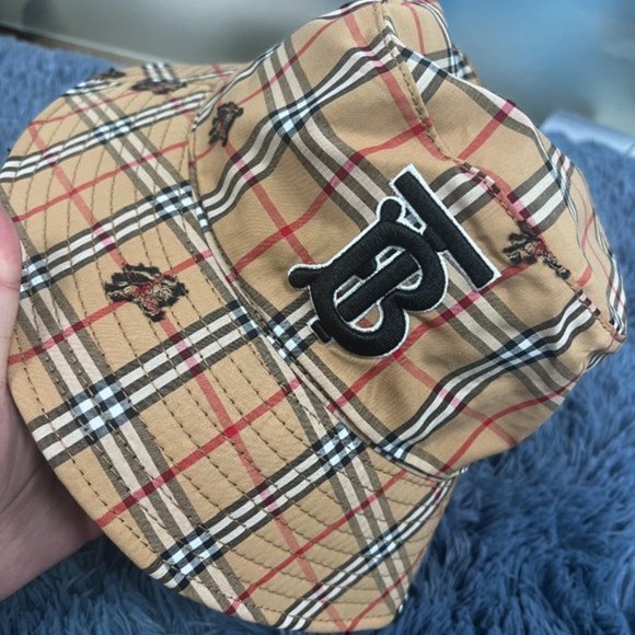 Burberry Hat - Picture 1 of 3